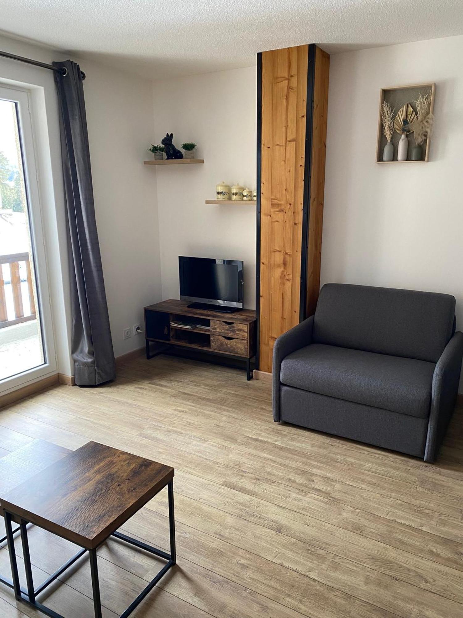 Les Chenevers Lanslevillard Room photo