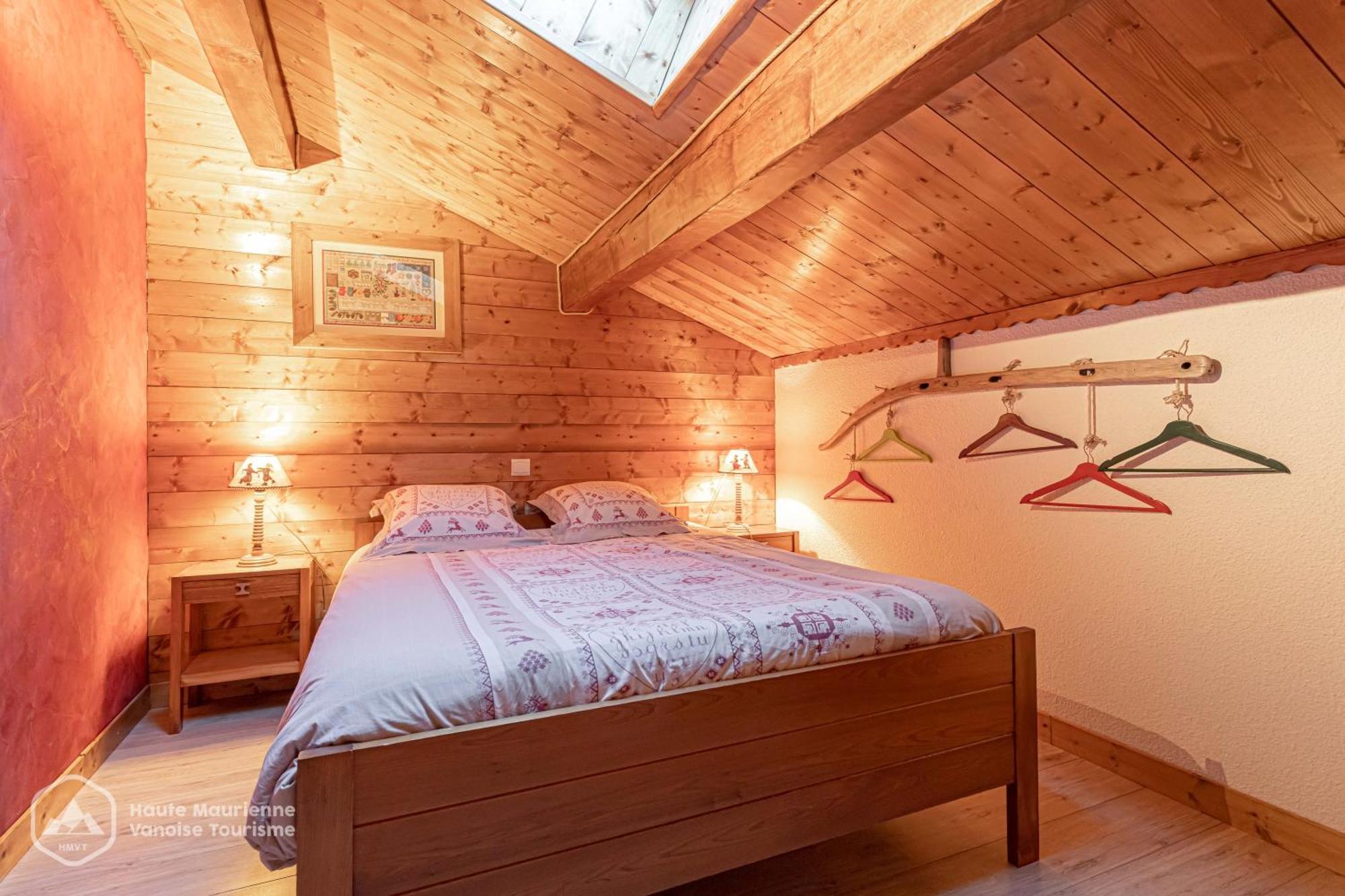 Les Chenevers Lanslevillard Room photo